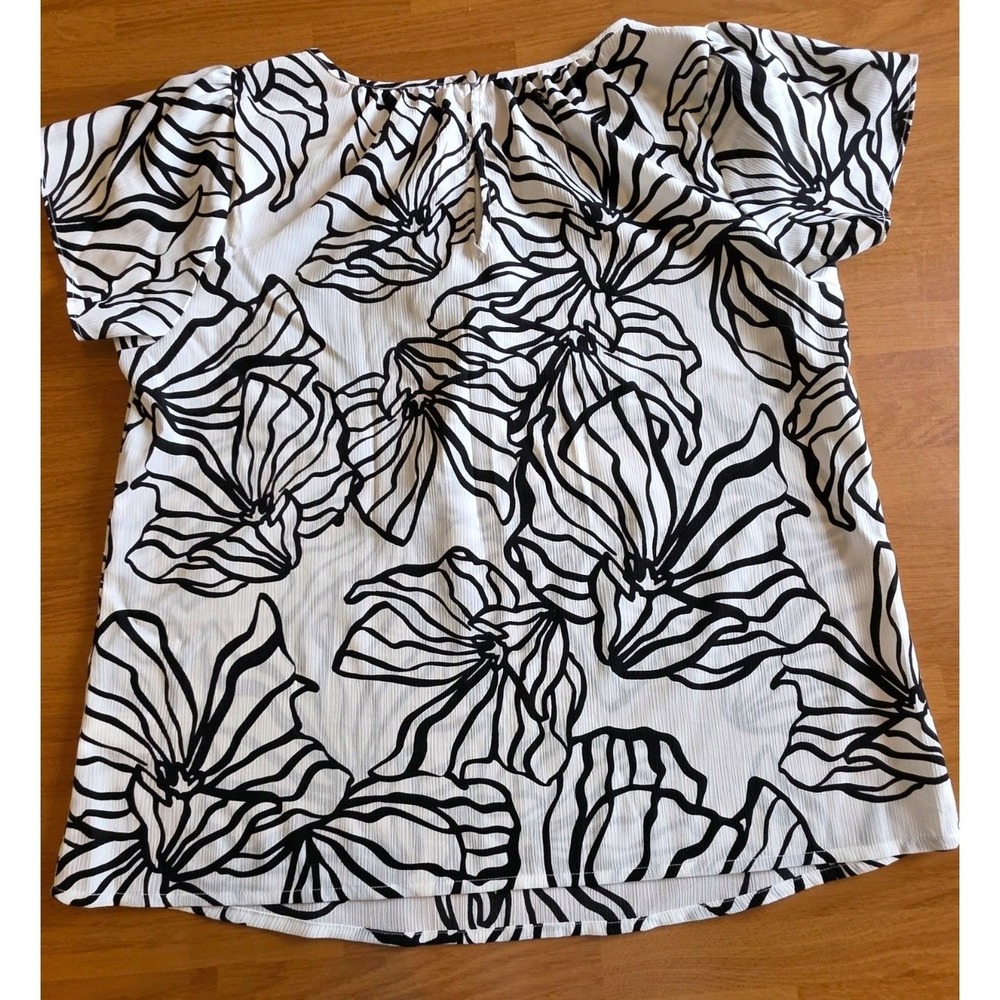 Nine West Womens M Black White Abstract Floral Flutter Sleeve Crepe Blouse Top - Picture 10 of 11